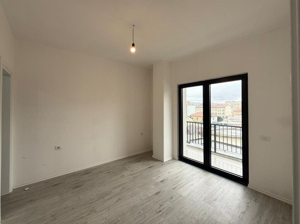 📌APARTAMENT ME QIRA PËR ZYRA – QENDËR, Tiranë