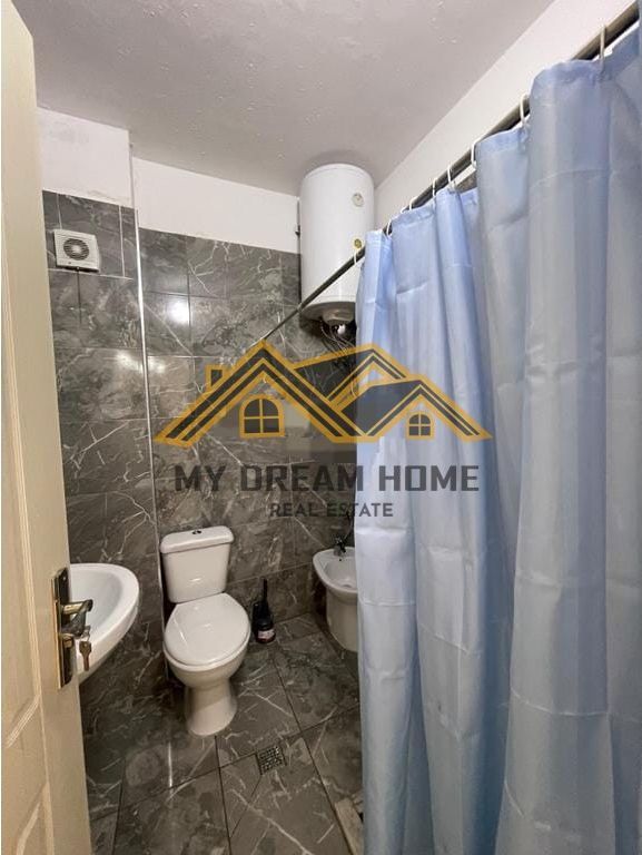 JEPET APARTAMENT 1+1 ME QIRA NE PLAZH HEKURUDHA , DURRES!!