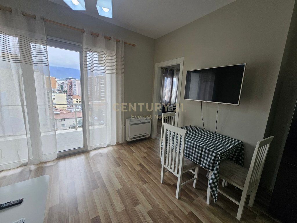 Apartament 1+1 me qira pranë Gjimnazit Partizani