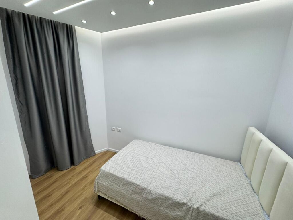 🏘️Jepen dy apartamente  me qera  2+1 + Parkim 📍 Adresa: Ali Demi, Kompleksi Kadiu💰 Çmimi: 60,000 lek / muaj 💰 Çmimi: 55,000 lek / muaj PA PARKIM