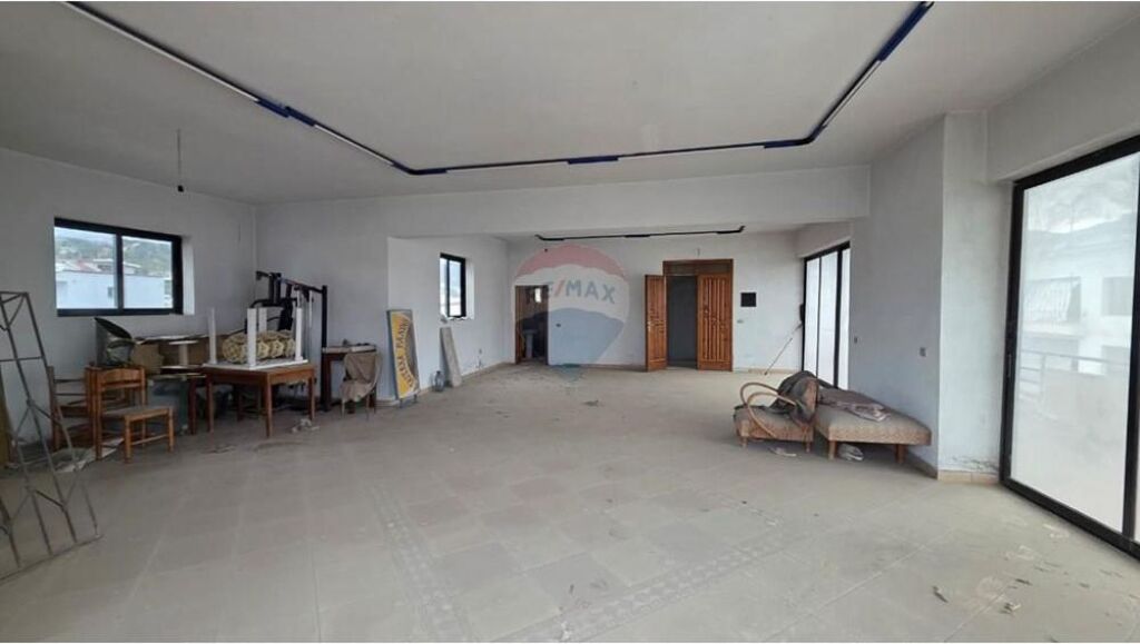 🏡 Vilë – Për Shitje – Rruga Ali Demi, Vlorë