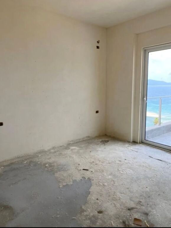 SHITET APARTAMENT 1+1+ POST PARKIMI  NE SARANDE