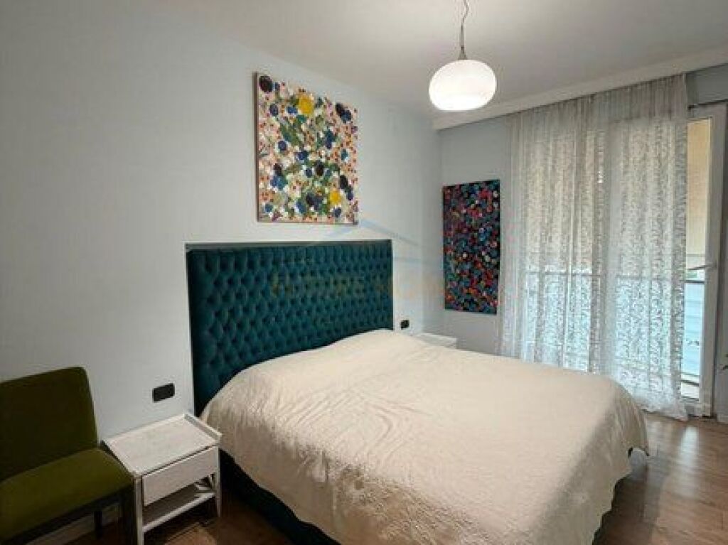 Shitet, Apartament 2+1, Rruga Gramoz Pashko.