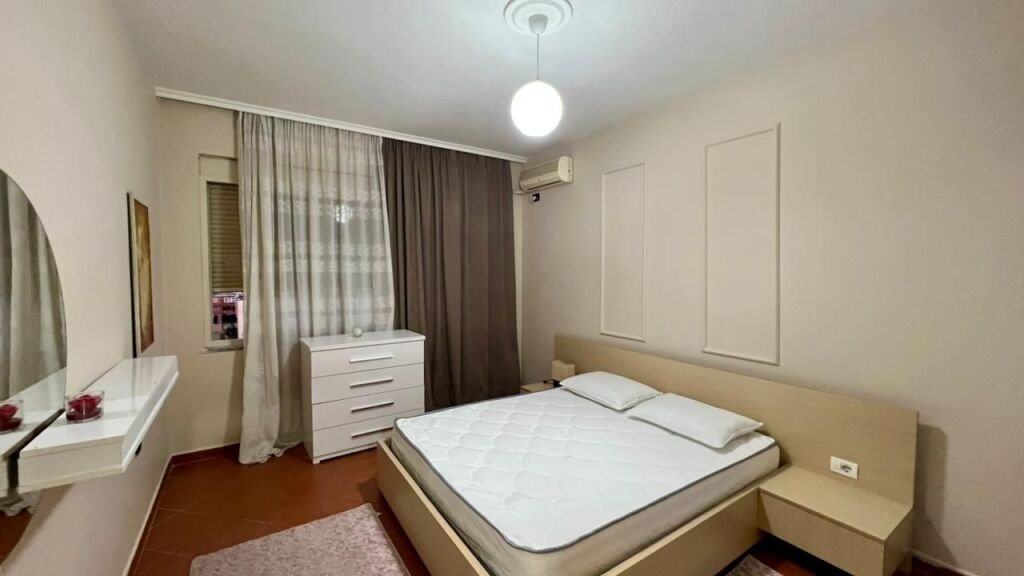 Me Qera : 2+1 📍Sheshi Wilson (Petro Nini) - 800€ - S.75m² - Kt.7|| Pallati Buze Rruge Kryesore⚡