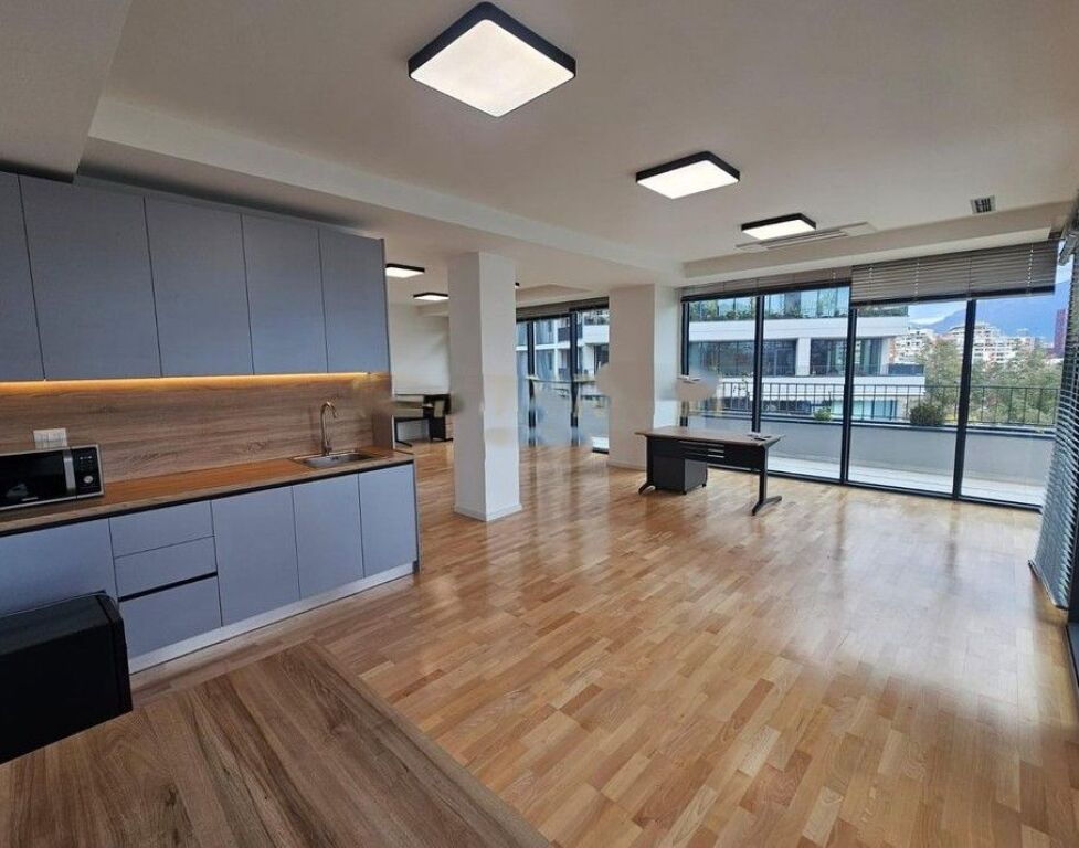 Tek Lake View, Jepet Me Qira Zyre Me Pamje Nga Liqeni, Bashke Me 3 Poste Parkimi