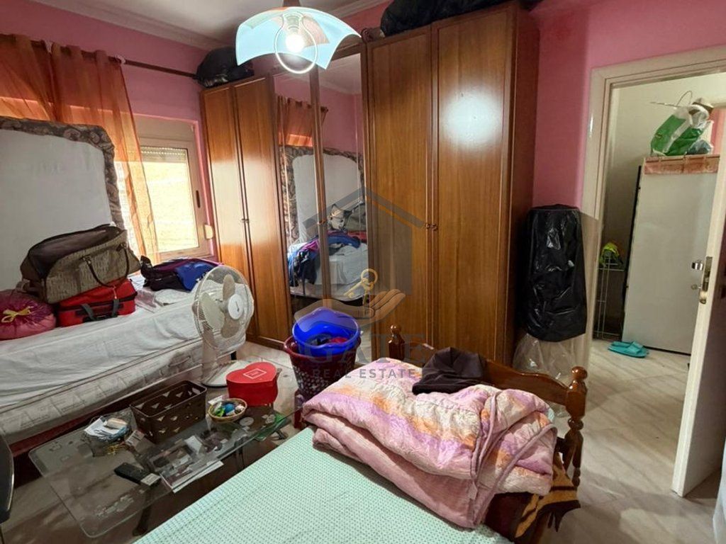 Shitet Apartament 2+1 në Qendër të Durrësit – Pranë Stacionit të Trenit