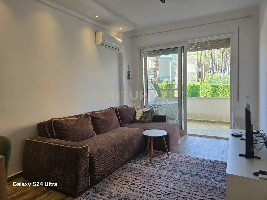 Shitet Apartament 1+1 me Oborr në Gjirin e Lalzit , Durres ! 150,000 €