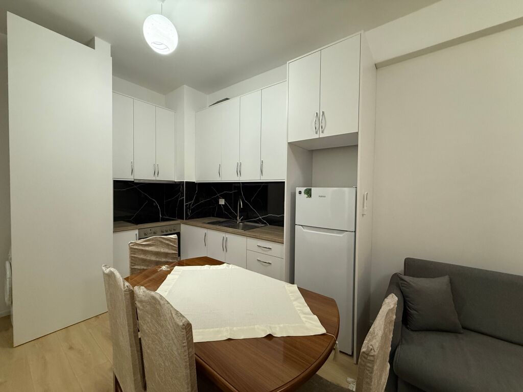 Apartament 1+1 tek Rezidenca Kadiu, Ali Dem! 450 €