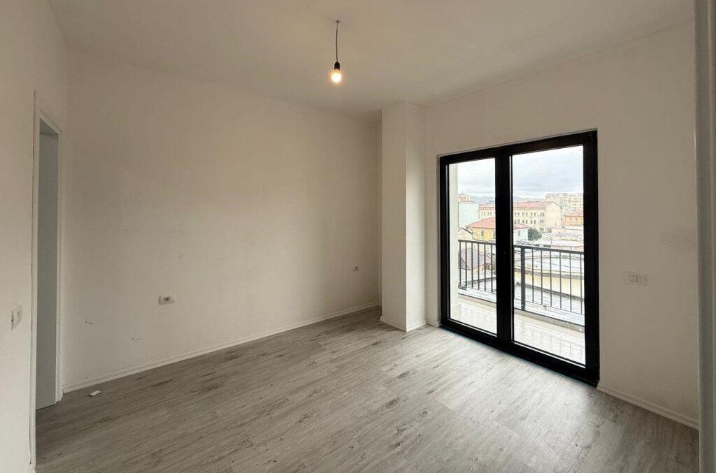 🏢 APARTAMENT ME QIRA PËR ZYRA – QENDËR, TIRANË