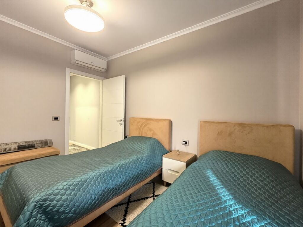 VENDESI APPARTAMENTO 2+1  , 5 MAGGIO