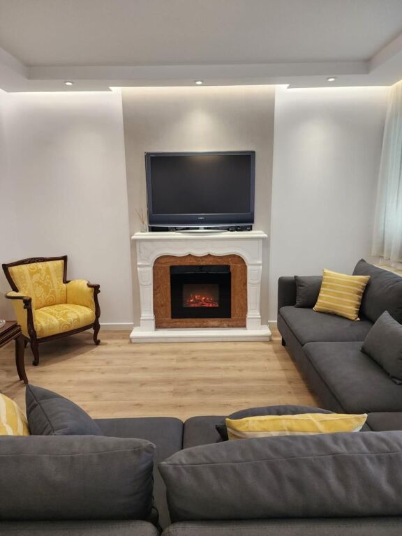 JEPET ME QERA TRIPLEX + 2 GARAZHE, VILA E ZOGUT, DURRES.