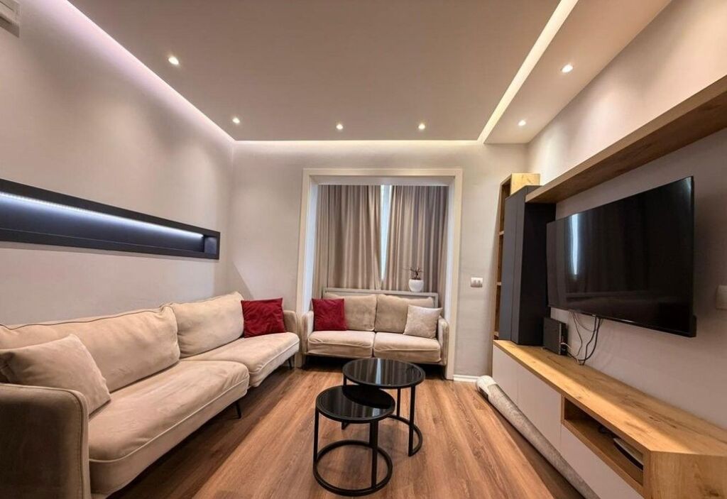 APARTAMENT ME QERA TEK SHESHI WILSON,TIRANA E RE