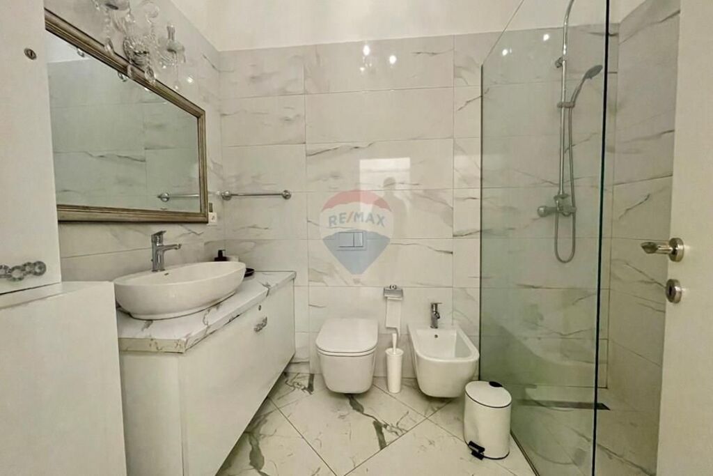 Apartament per qira, 1+1 i mobiluar te Square 21