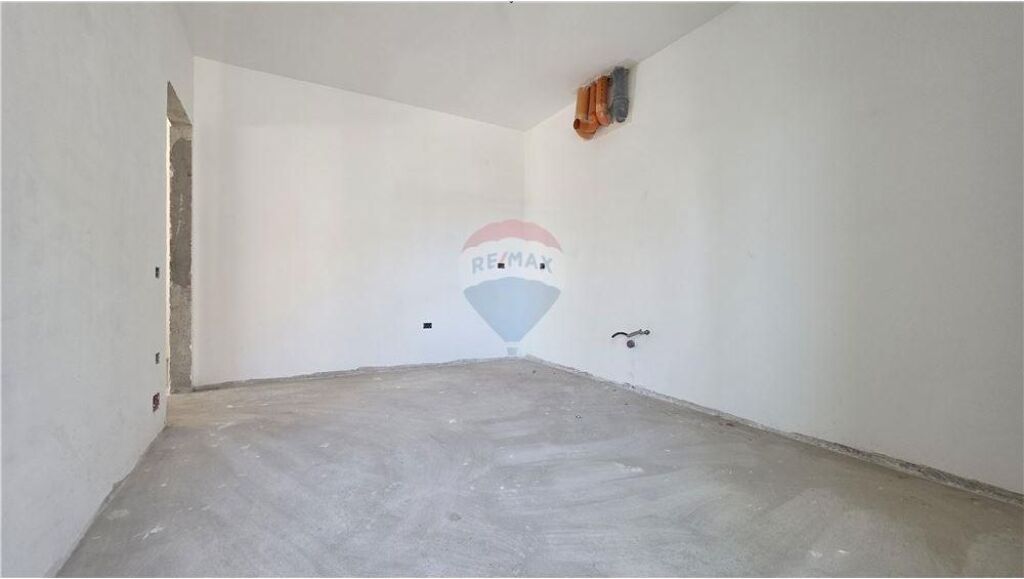 🏡 DUPLEX IN VENDITA – vicino alla Chiesa Ortodossa, Vlora