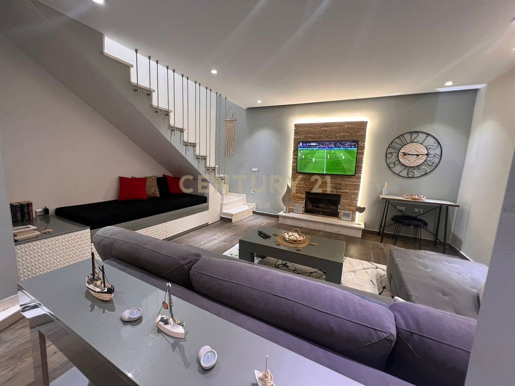 Shitet Vilë Luksoze me Pishinë në Kompleksin "Lura 3", Gjiri i Lalzit !