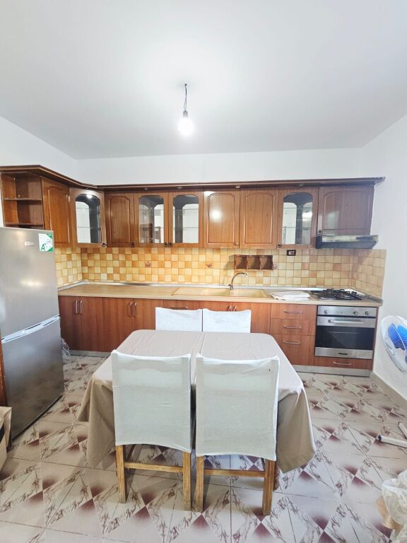 Jepen me qera super apartamente 1+1 prane Semaforit 1 te  Kënetë