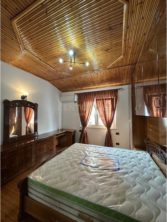 JEPET ME QIRA PAPAFINGO NE QENDER TE DURRESIT!