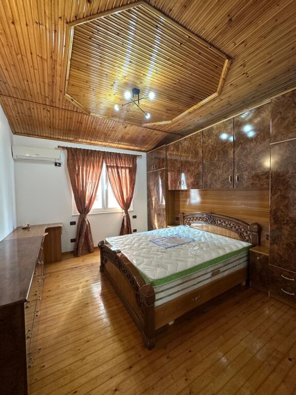 JEPET ME QIRA PAPAFINGO NE QENDER TE DURRESIT! 400 € /Muaj