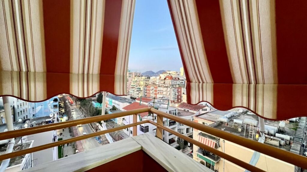 Me Qera : 2+1 📍Sheshi Wilson (Petro Nini) - 800€ - S.75m² - Kt.7|| Pallati Buze Rruge Kryesore⚡