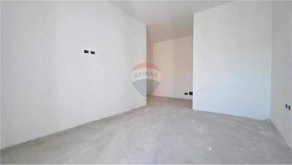 🏡 DUPLEX IN VENDITA – vicino alla Chiesa Ortodossa, Vlora