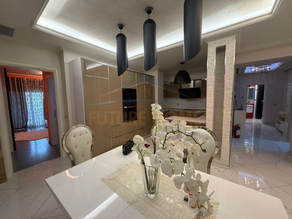 Rent, Apartment 3+1+2, Unaza e Re