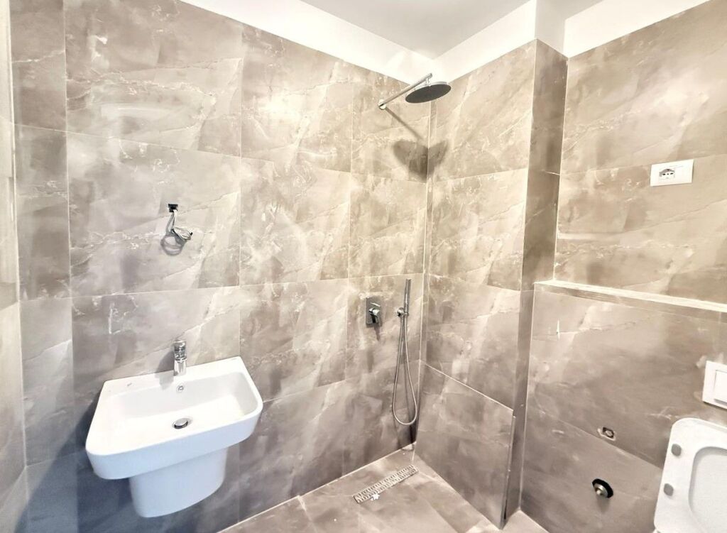 📌APARTAMENT ME QIRA PËR ZYRA – QENDËR, Tiranë