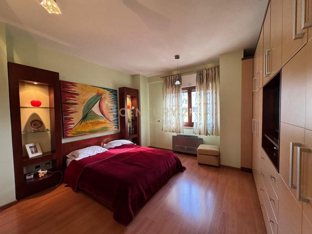 Apartament 2+1+2 per shitje tek Komuna e Parisit