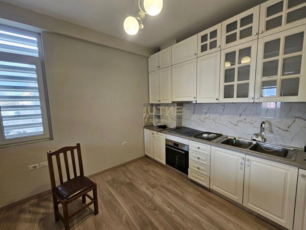 Apartent me qera pran gjimnazit Partizani 1+1