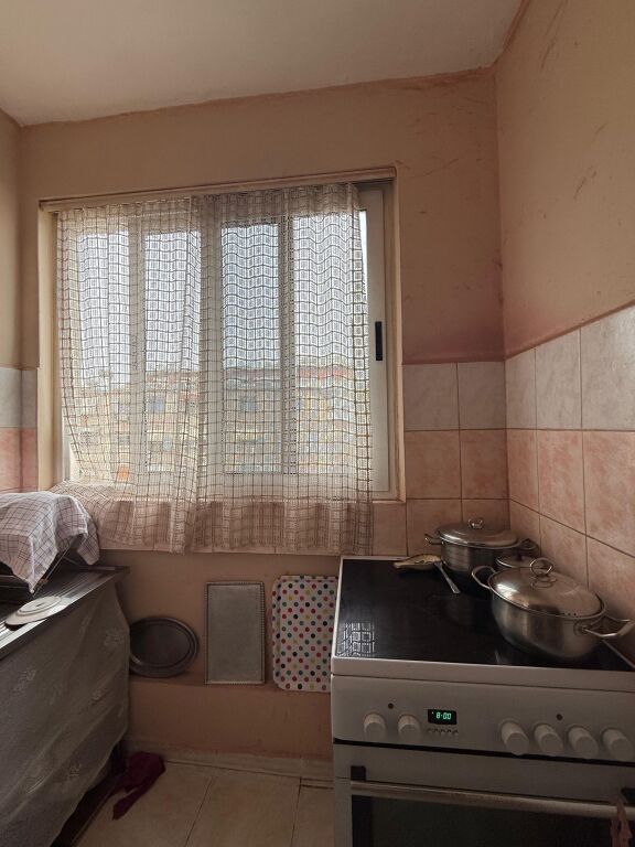 🏠Vendesi in vendita Appartamento 2+1 📍Via Irfan Tomini, vicino Hotel Diplomat 🏢4° piano, senza ascensore 📐Sup. 73m2  💶 Prezzo: 128.000€