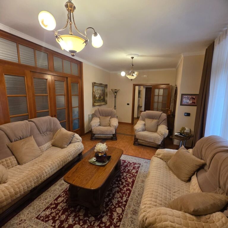 Shitet Apartament 3+2+3 Ballkone,Pranë Gjykatës, Durrës