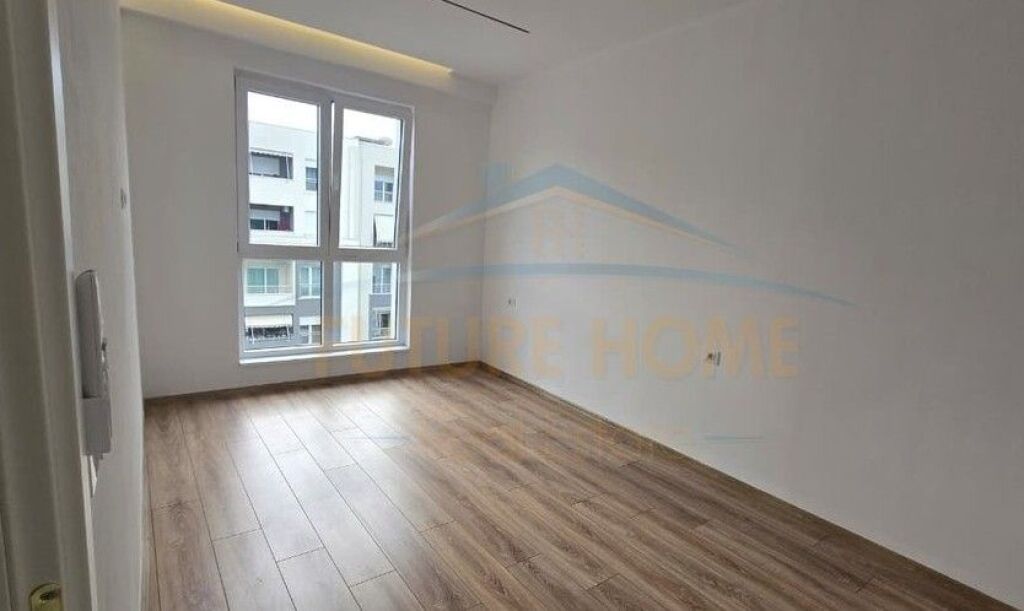 Qira, Ambient Biznesi, Komuna e Parisit, Tiranë.