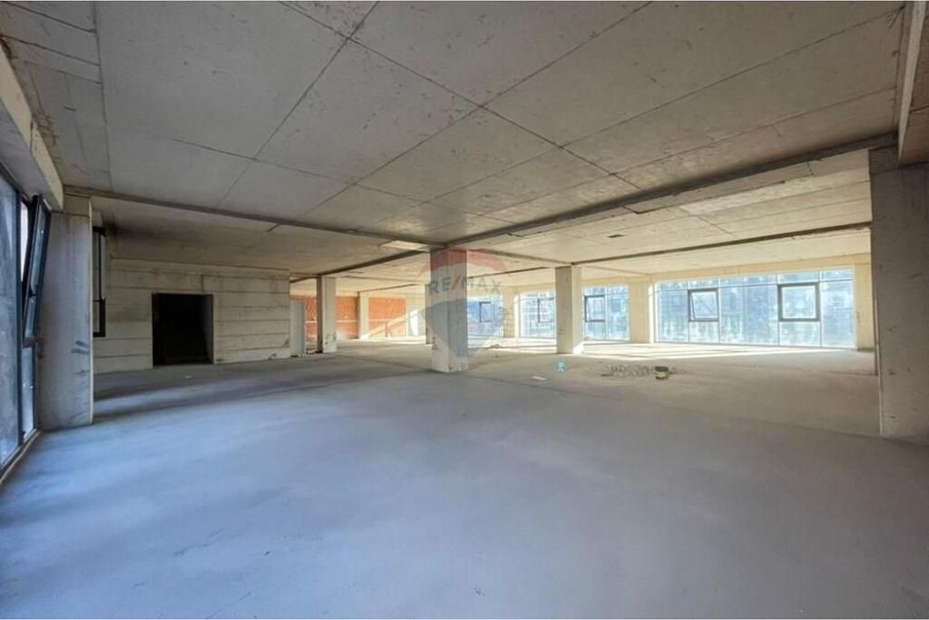 Locale in vendita ad Astir !