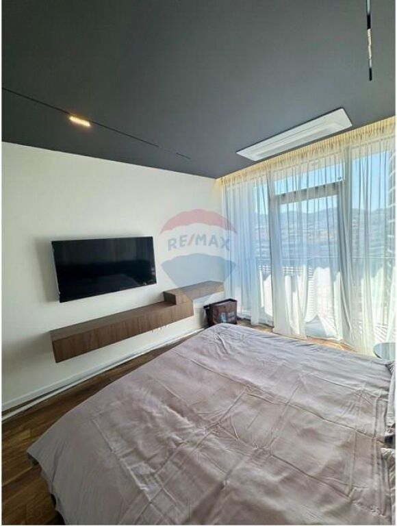 APARTAMENT 3+1+2+2 POSTE PARKIMI TE LAKE VIEW!