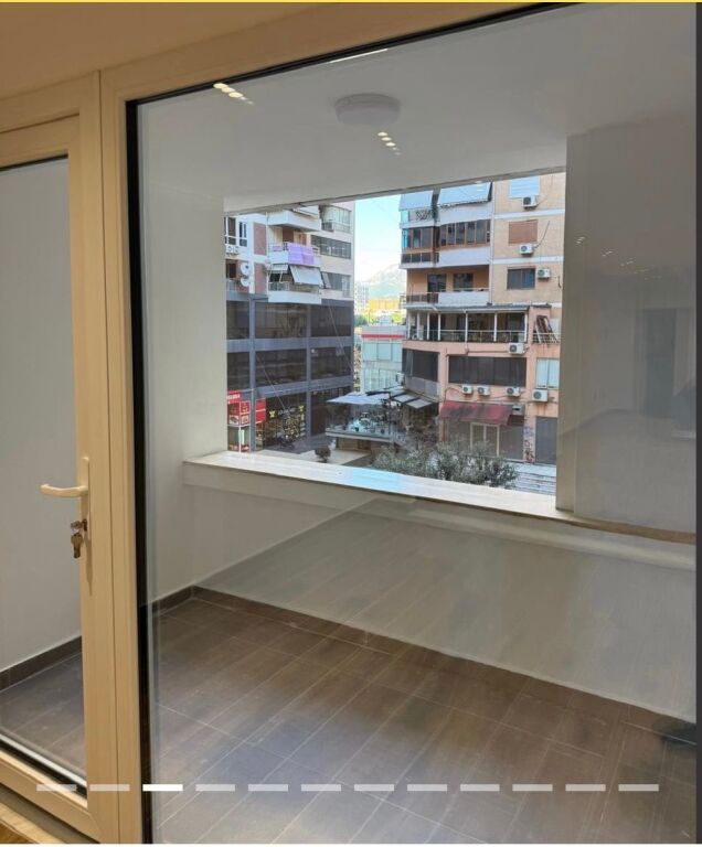 Apartment for office, at the criminal court train station, 800 euros