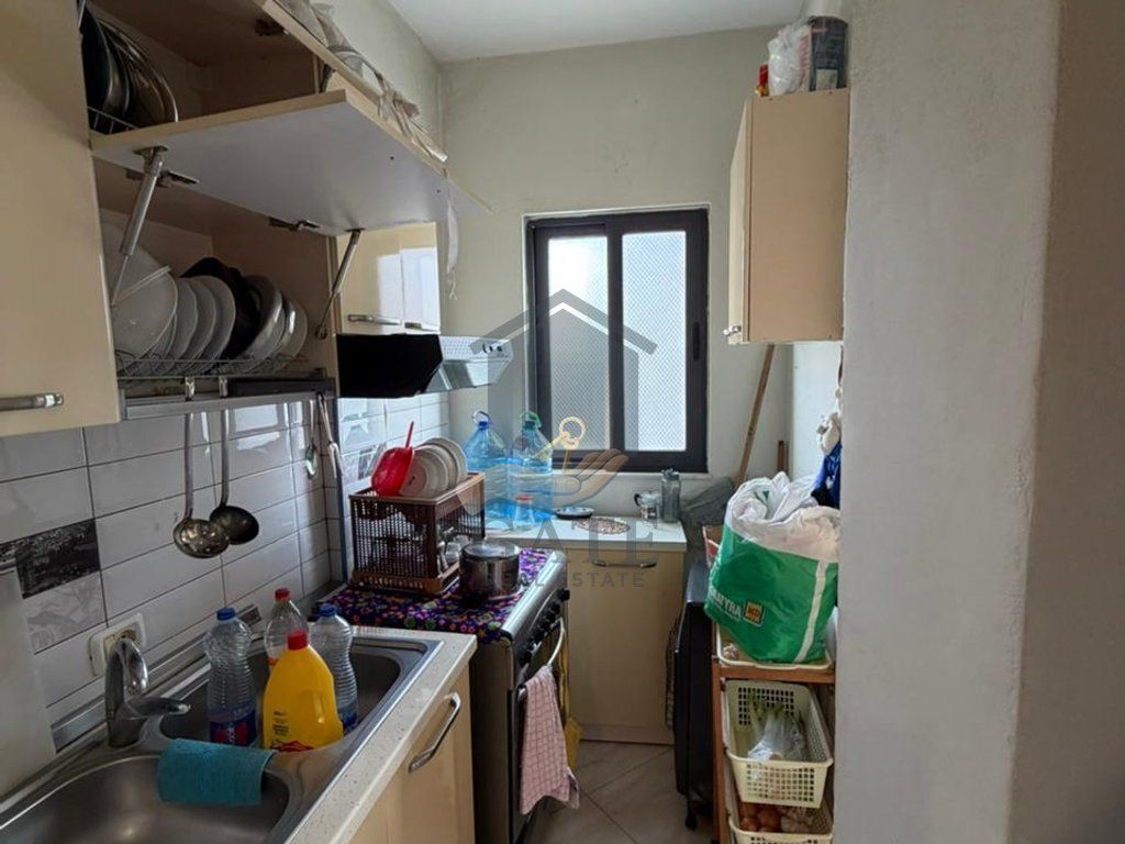 Shitet Apartament 2+1 në Qendër të Durrësit – Pranë Stacionit të Trenit