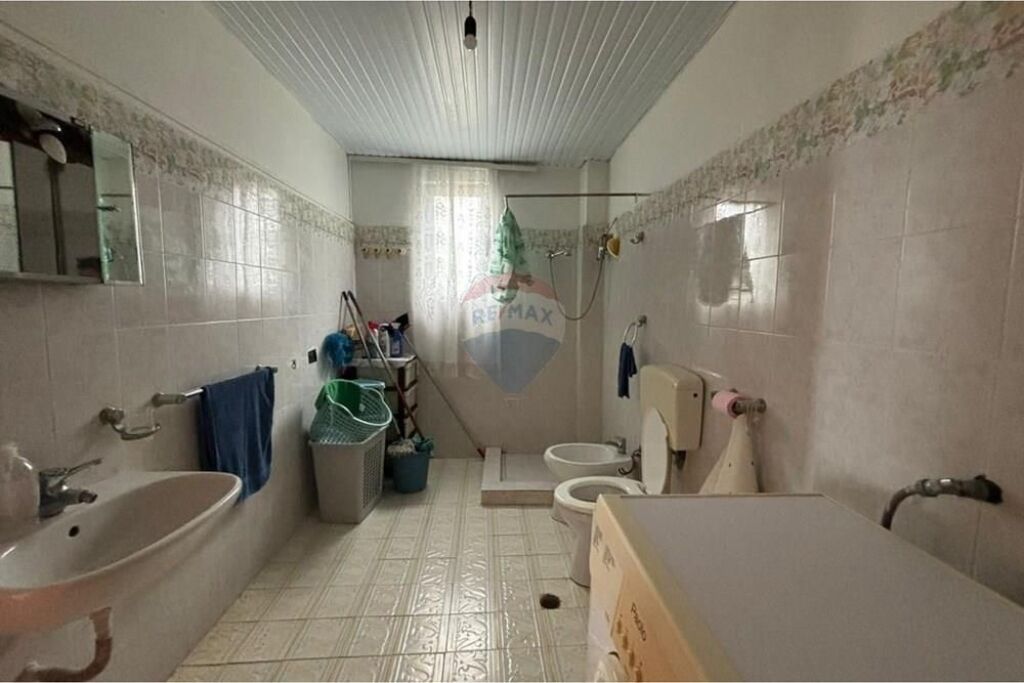 🏡 Shtëpi Private për Shitje – Vlorë, Vlorë