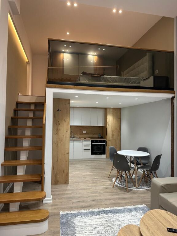 Jepet me qera duplex ne astir