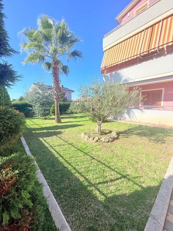 FOR SALE 3 FLOOR VILLA MANEZ DURRES
