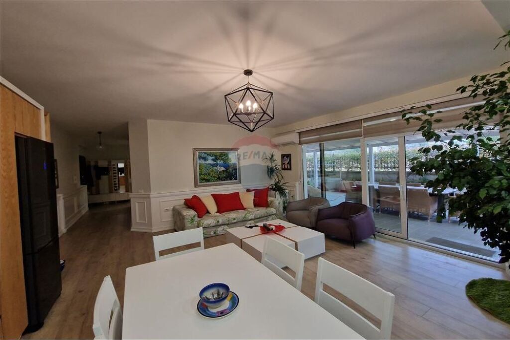 🏡✨ Appartamento di Lusso in Vendita – Lungo Mare, Vlora ✨🌊