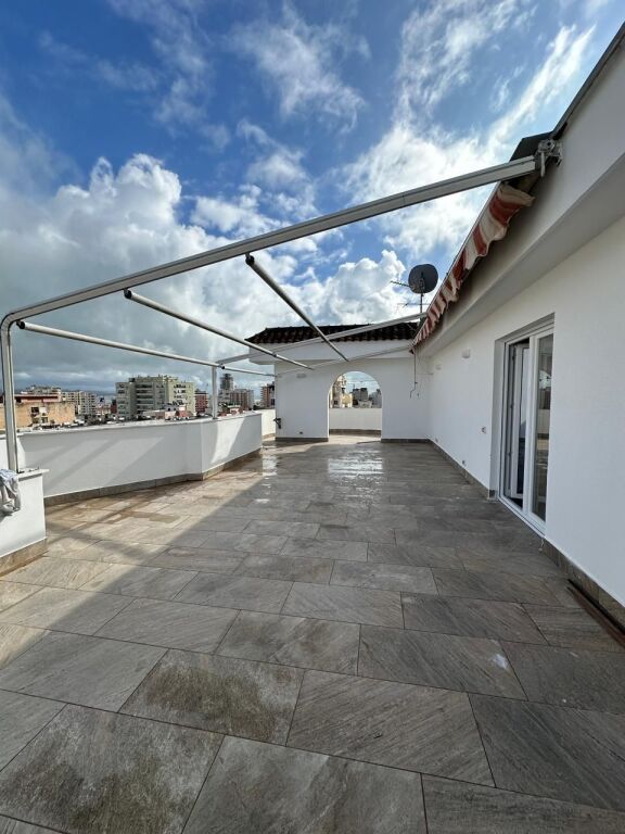 JEPET ME QIRA PAPAFINGO NE QENDER TE DURRESIT! 400 € /Muaj