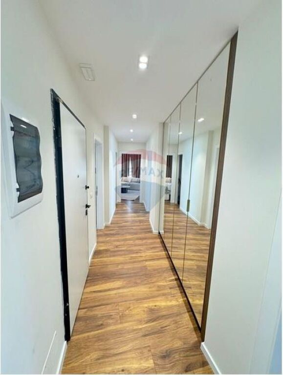 APARTAMENT 3+1+2+2 POSTE PARKIMI TE LAKE VIEW