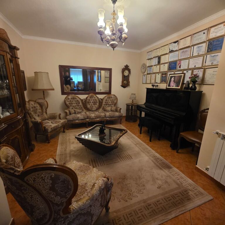 Shitet Apartament 3+2+3 Ballkone,Pranë Gjykatës, Durrës