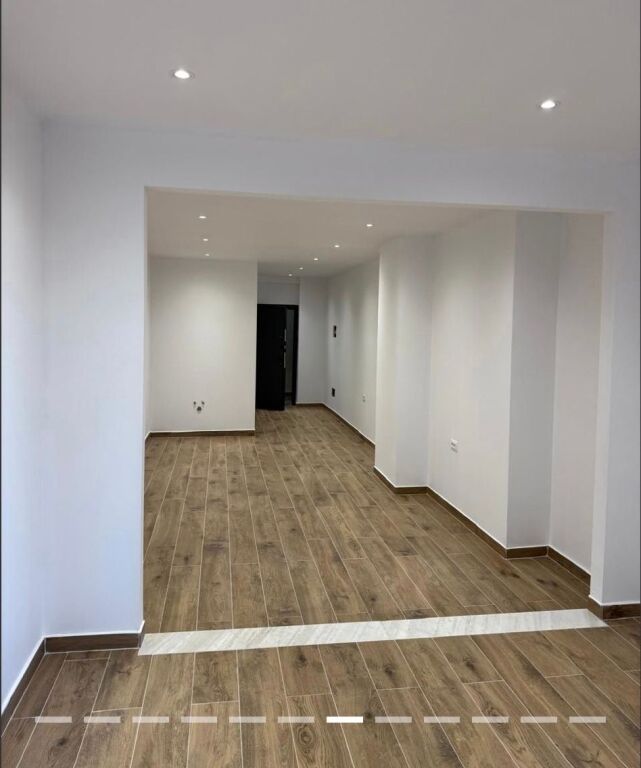 Apartment for office, at the criminal court train station, 800 euros