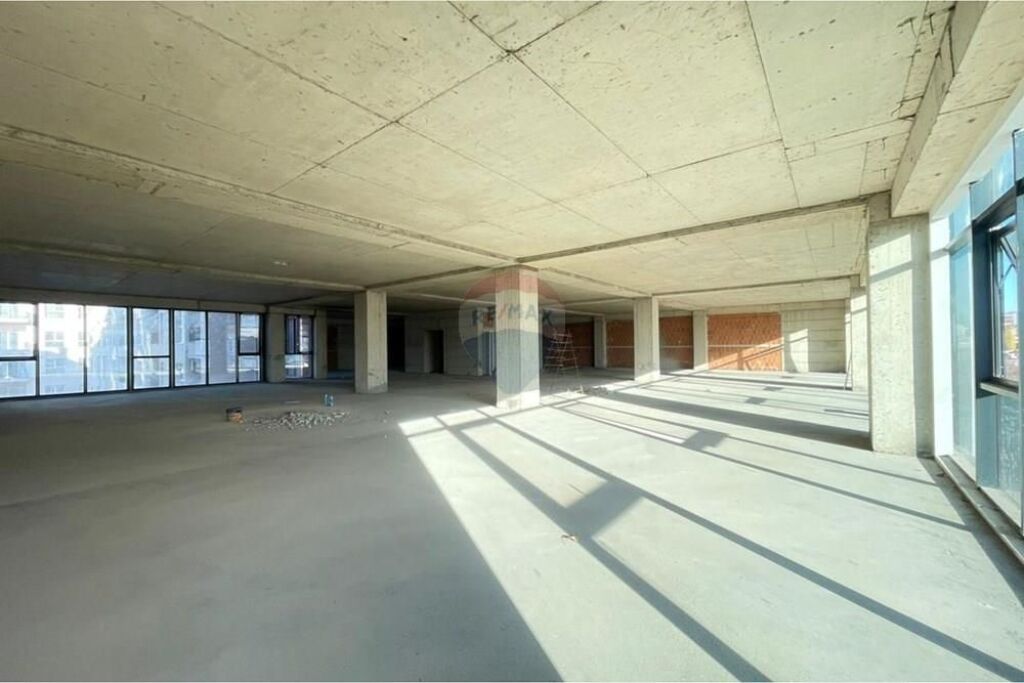 Locale in vendita ad Astir !