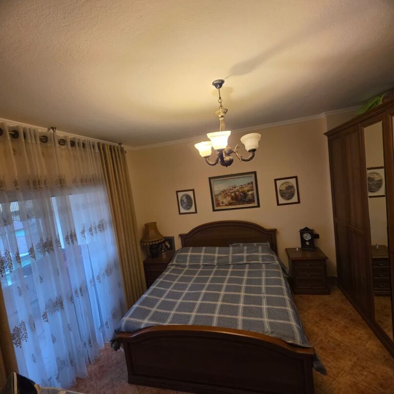 Shitet Apartament 3+2+3 Ballkone,Pranë Gjykatës, Durrës