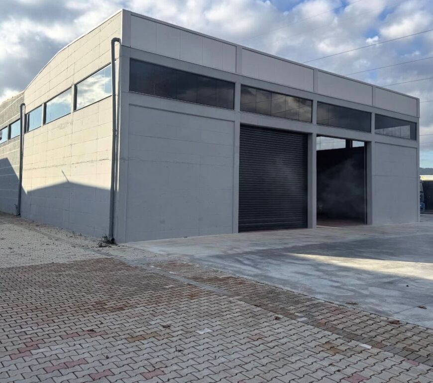 KAPANON ME QERA 2200 M2 AUTOSTRADA THUMANE-KASHAR 3.200 EURO