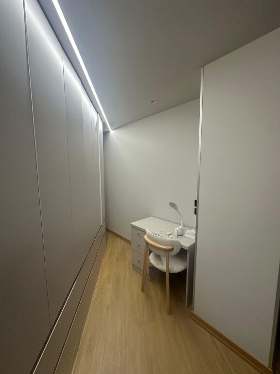 1+1, furnished near Dinamo stadium, 800 euros, and for Airbnb