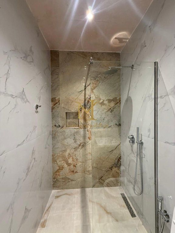 Mini Hotel 3-Katësh me 16 Dhoma + Bar-Kafe, pranë rrethrrotullimit në Plepa – 2,000 €/Muaj