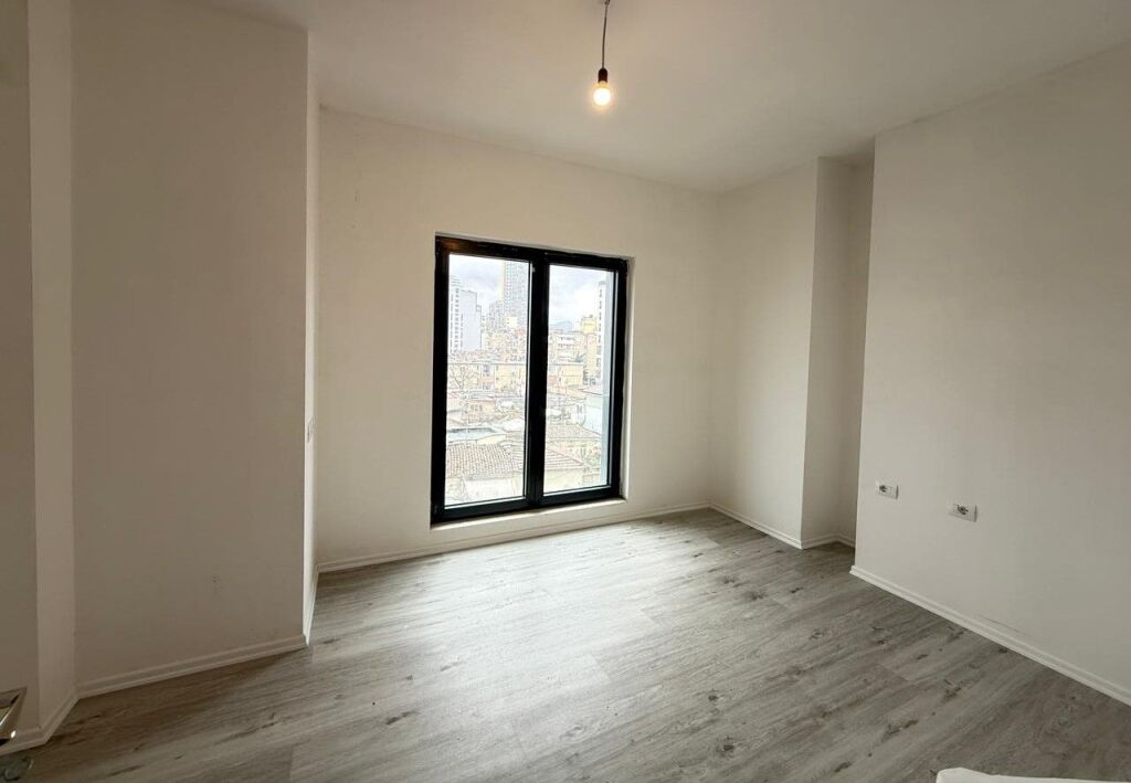 🏢 APARTAMENT ME QIRA PËR ZYRA – QENDËR, TIRANË