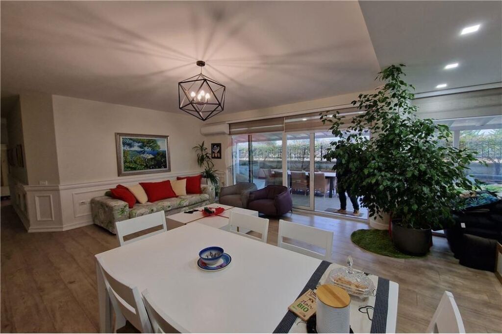 🏡✨ Appartamento di Lusso in Vendita – Lungo Mare, Vlora ✨🌊